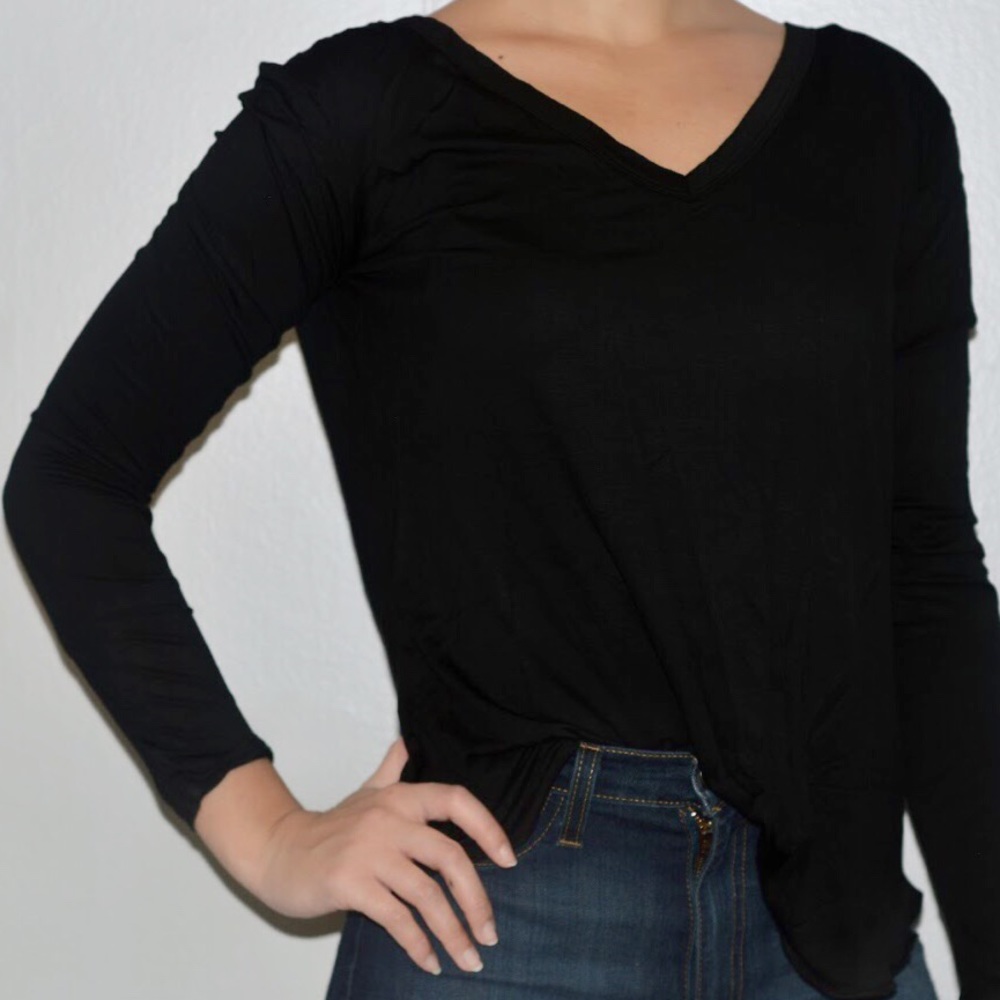 Sampson Simple V Neck